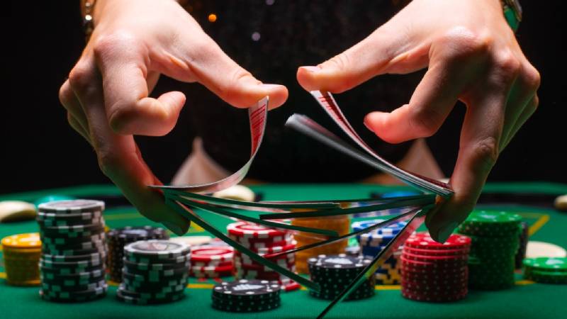Как правильно играть в турнирах по покеру