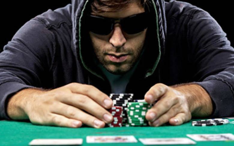 Основы покерного блефа в 2022-м